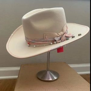 Wide brim hat, cowboy hat, fedora hat
